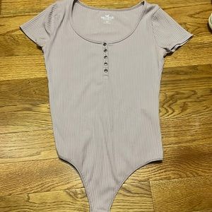 Hollister purple textured medium true to size bodysuit in good condition